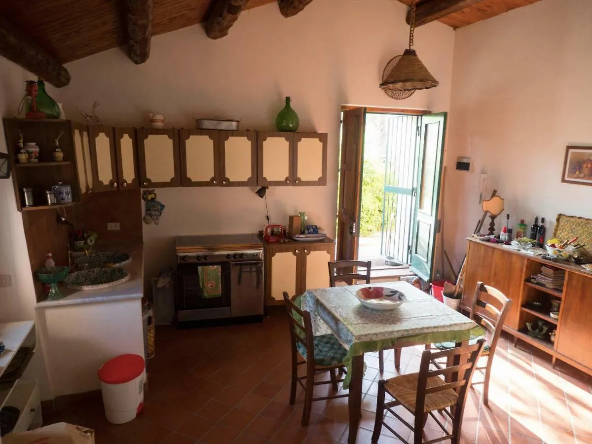 Borghetto Mare E Limoni - By Sicania Experience サンタ・テクラ 0*,  イタリア